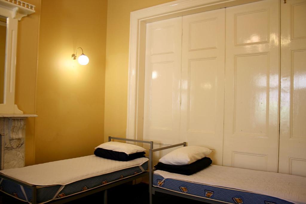 Glenelg Beach Hostel Pokoj fotografie