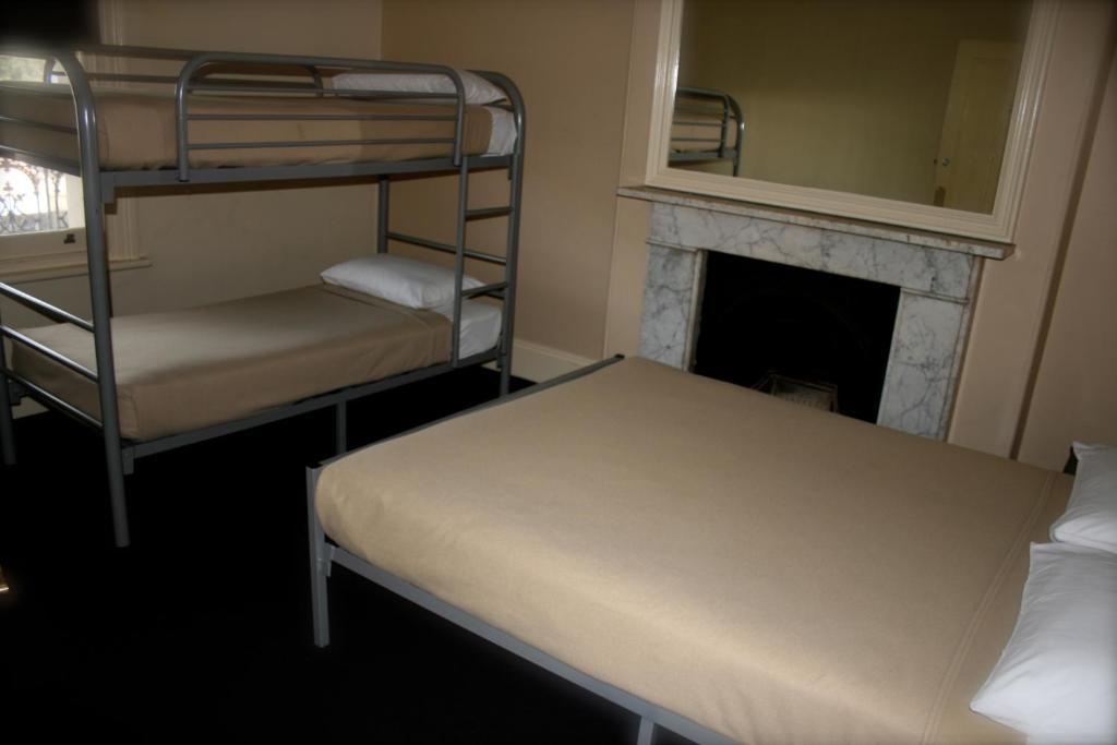 Glenelg Beach Hostel Pokoj fotografie