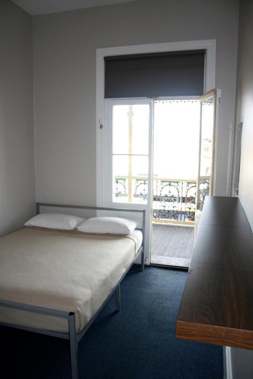 Glenelg Beach Hostel Pokoj fotografie